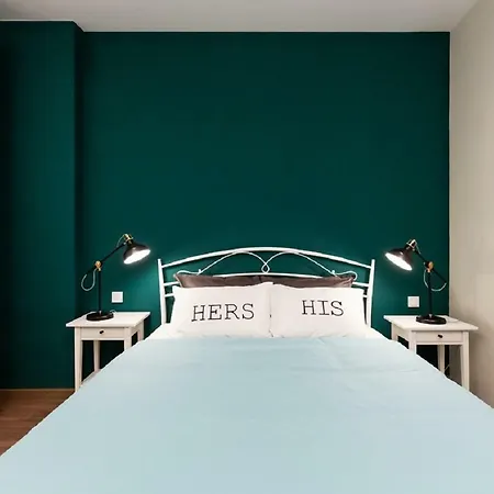 Retro - Renovated One Bedroom Next To The Palace Of Justice *