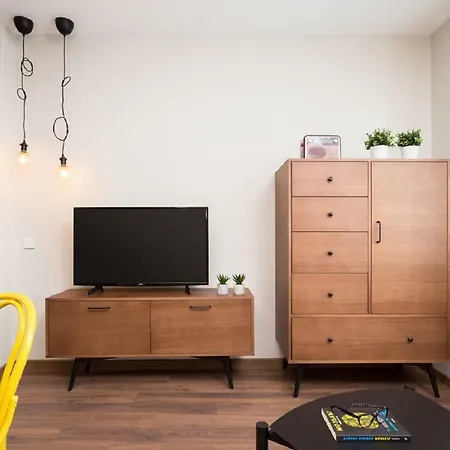 Retro - Renovated One Bedroom Next To The Palace Of Justice